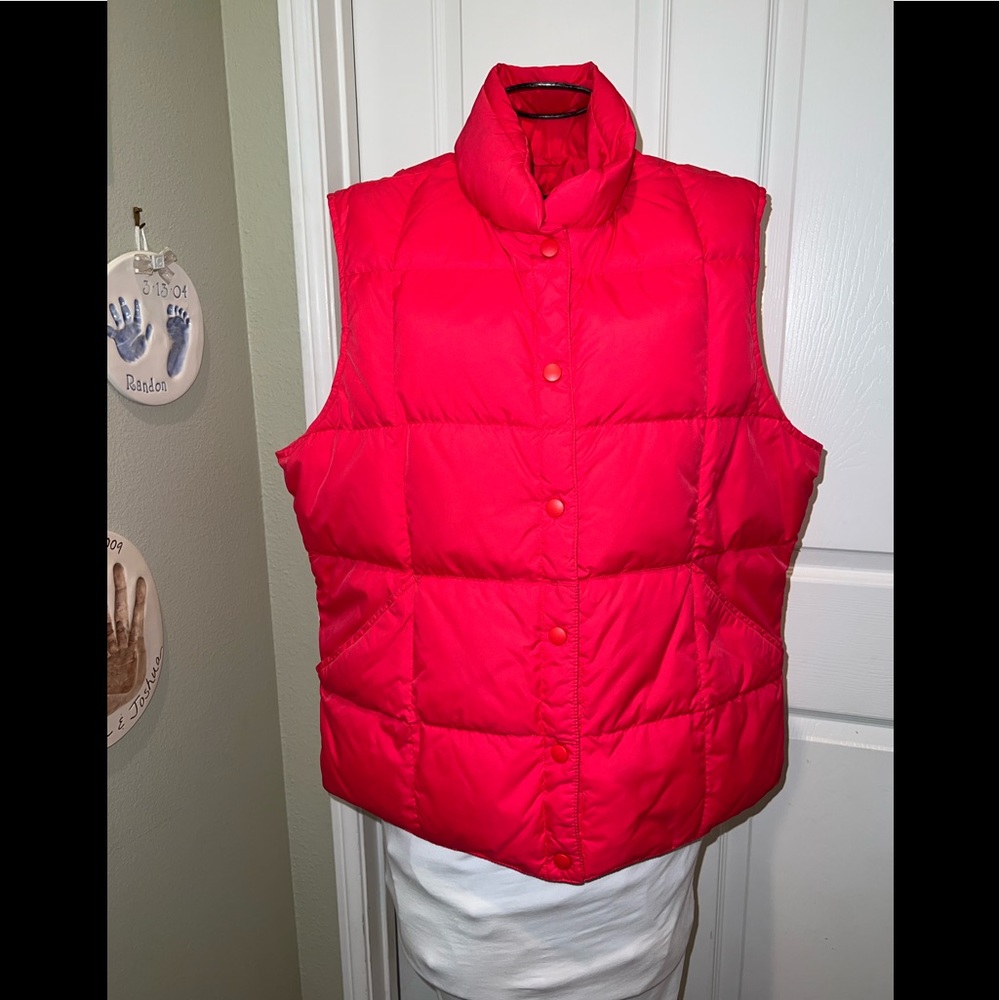 Vibrant Pink/red puffer down vest with 2 hand pockets and snap front closure SzL